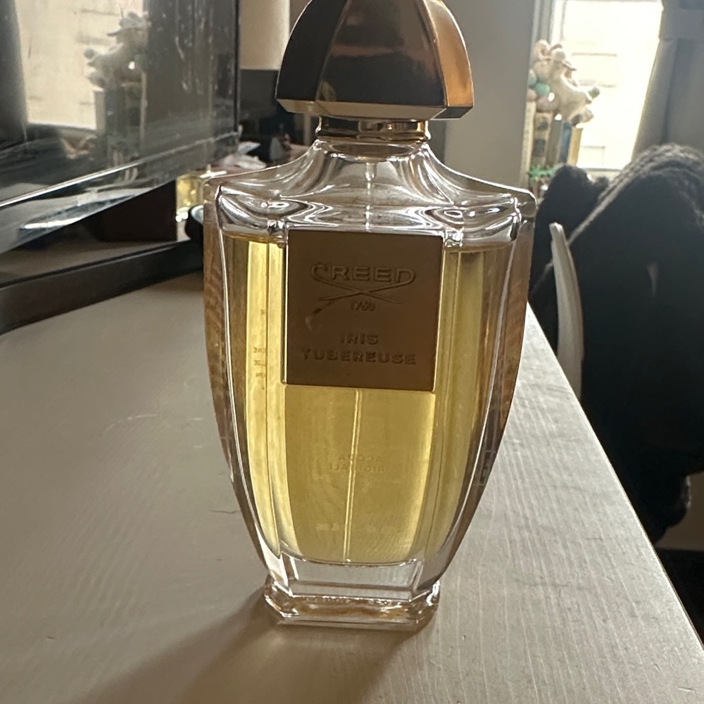 Creed Women's Body Oil in Gold and Clear